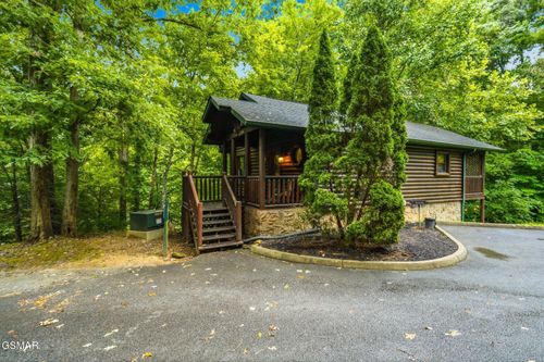 625 Gatlinburg Falls Way, Gatlinburg, TN, 37738 | Card Image