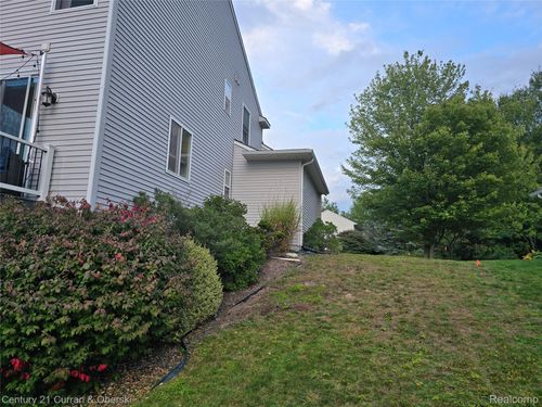 6677 Winter Creek Rd, Norton Shores, MI, 49444-8771 | Card Image