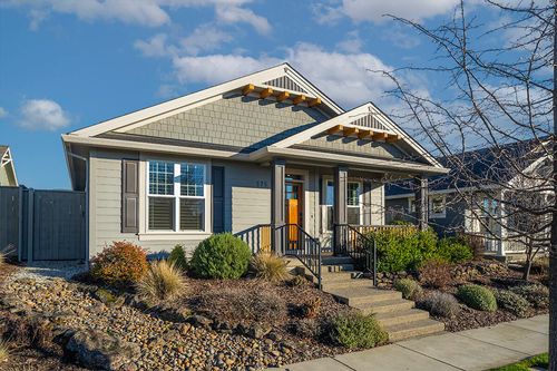 575 Windsong Way, Medford, OR, 97504-9122 | Card Image