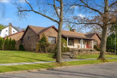 77 Irvington St, Staten Island, NY, 10312-5748 | Card Image
