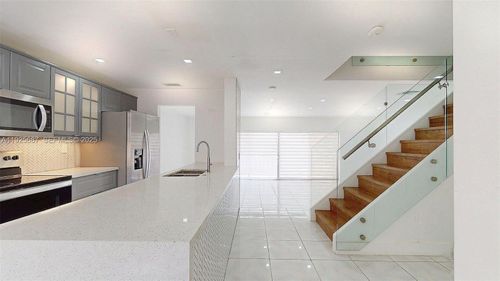 2-8212 Nw 8th Pl, Plantation, FL, 33324-1206 | Card Image