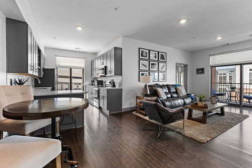 apt-402-2407 8th Ave S, Nashville, TN, 37204-2455 | Card Image