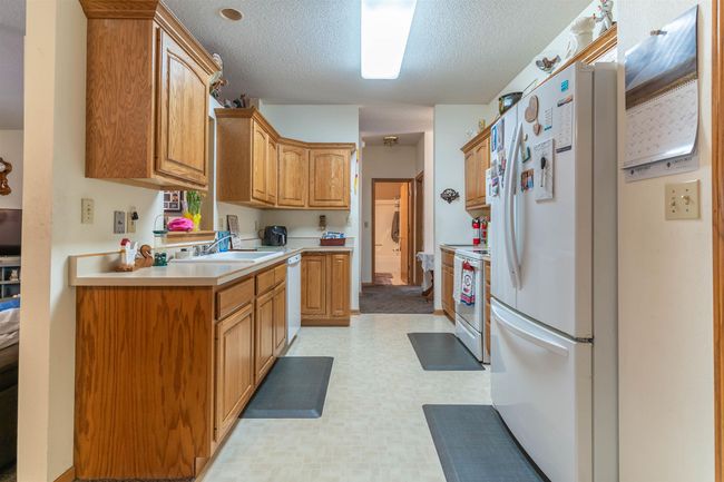 2912 W 4 Th St, Condo with 3 bedrooms, 2 bathrooms and null parking in Cedar Falls IA | Image 4