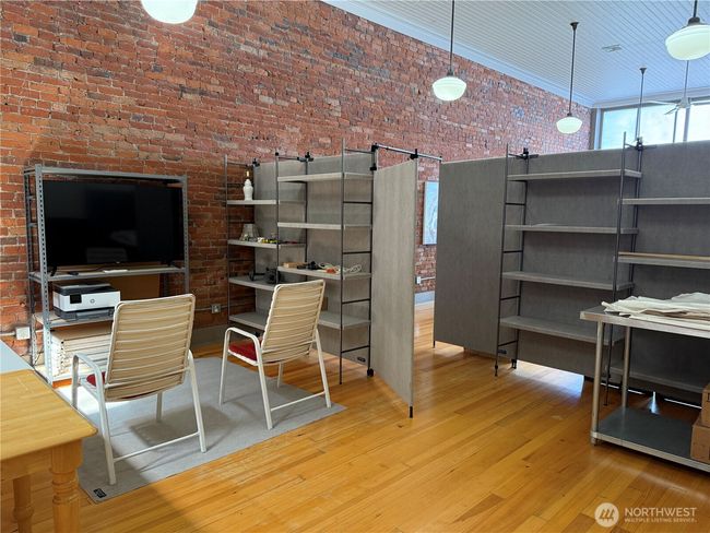 center area workspace | Image 8