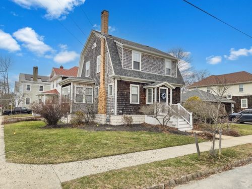 70 Chestnut St, Fairhaven, MA, 02719-2810 | Card Image