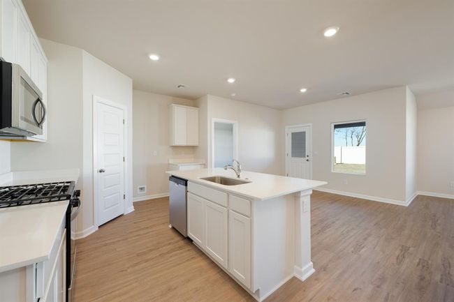 1125 E Stetson Ln, House other with 3 bedrooms, 2 bathrooms and null parking in Mustang OK | Image 5