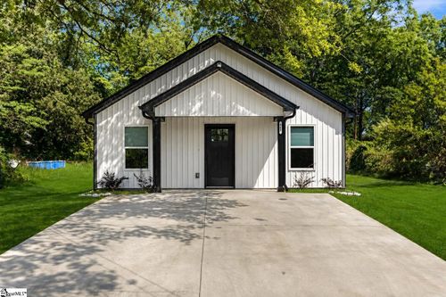 561 Bee Street, spartanburg, SC, 29301 | Card Image