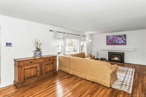 16 Cliff Way, Port Washington, NY, 11050-4304 | Card Image