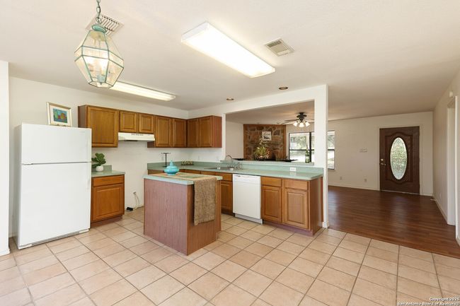 540 Soft Wind, House other with 3 bedrooms, 22 bathrooms and null parking in Canyon Lake TX | Image 5