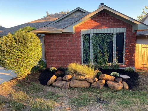 1157 Lago Vista St, San Marcos, TX, 78666-9558 | Card Image