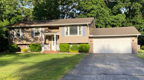 2252 Four Seasons Pkwy, Crown Point, IN, 46307-9336 | Card Image