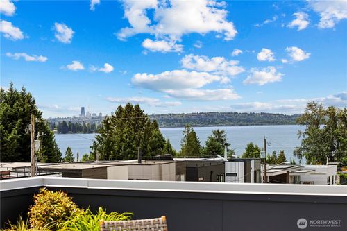 6304 Lakeview Drive, Kirkland, WA, 98033 | Card Image