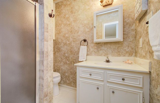 Ensuite bath with shower. So hard to find and so convenient! | Image 29