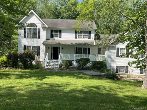 63 Station Rd, Salisbury Mills, NY, 12577-5112 | Card Image