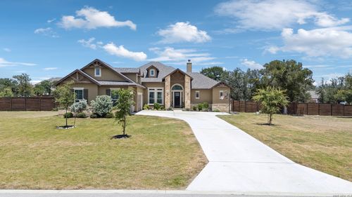 527 James Way, Castroville, TX, 78009-3501 | Card Image