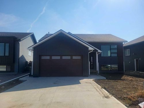 323 9 Street N, Picture Butte, AB, T0K1V0 | Card Image