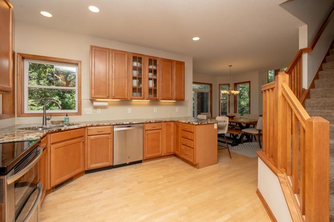 2128 Kelly Cir, House other with 5 bedrooms, 4 bathrooms and null parking in Shakopee MN | Image 11