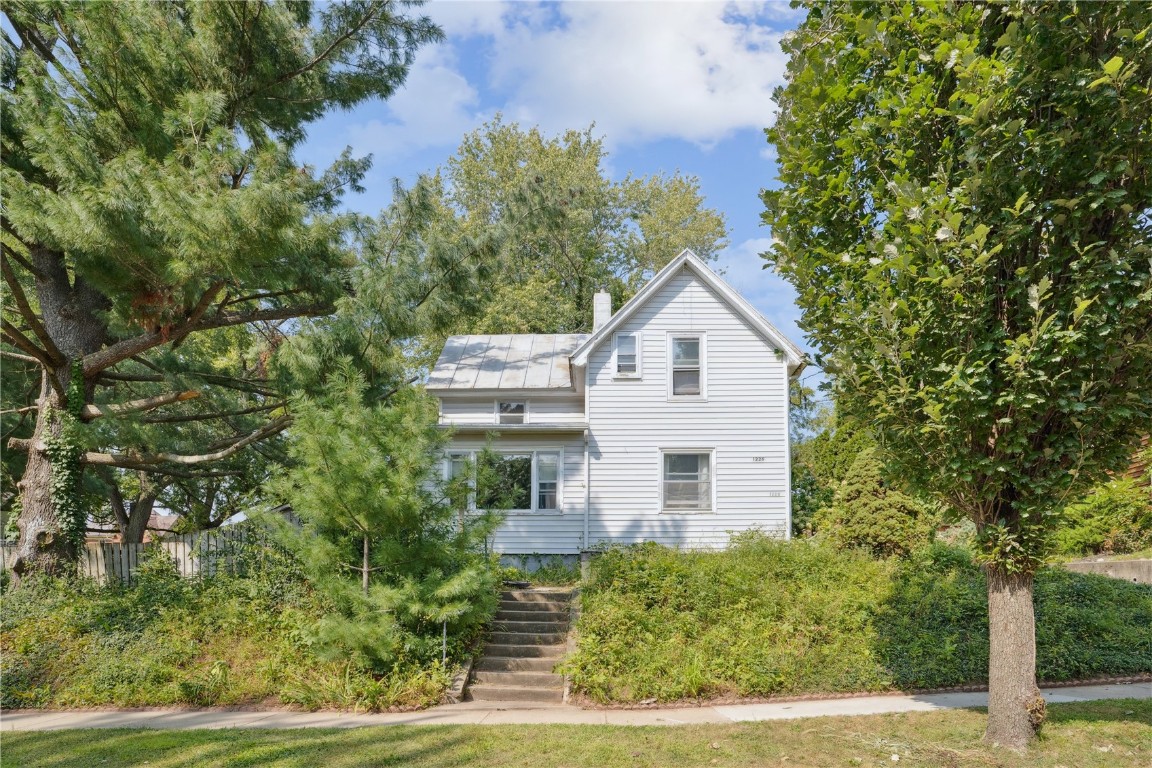 Davenport St, Iowa City, IA 52245