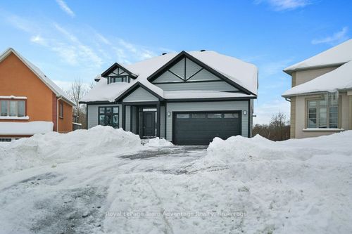 18 Avery Crt, Parry Sound, ON, P2A3C4 | Card Image