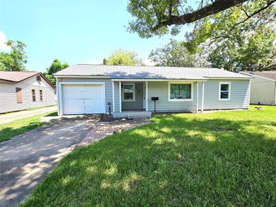 235 Laurel Street, House other with 3 bedrooms, 1 bathrooms and null parking in Lake Jackson TX | Image 1