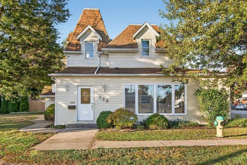 {{alt}} | Card Image