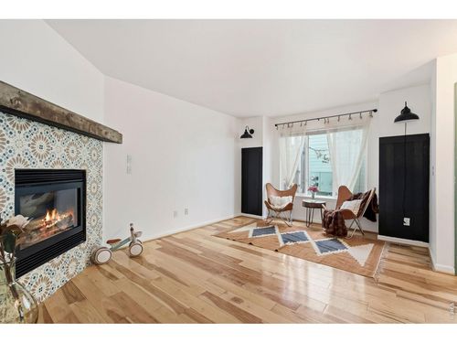 954 Monroe Ave, Loveland, CO, 80537-4945 | Card Image