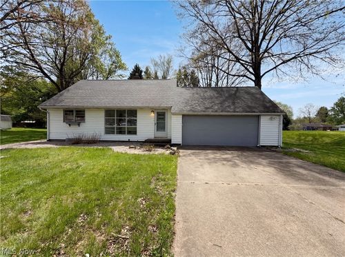 1064 Munroe Falls Kent Rd, Kent, OH, 44240-3314 | Card Image