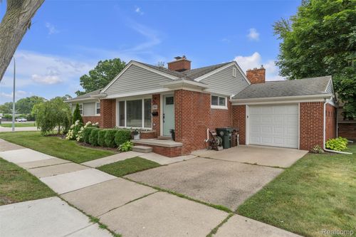 765 Vernier Rd, Grosse Pointe Woods, MI, 48236-1527 | Card Image