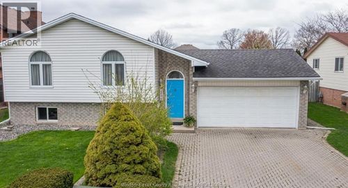 2595 California Ave, Windsor, ON, N9E4L6 | Card Image