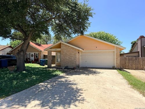 16611 Wolf Ridge St, San Antonio, TX, 78247-1521 | Card Image