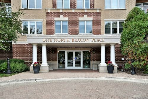 601-1 N Beacon Pl, La Grange, IL, 60525-2069 | Card Image