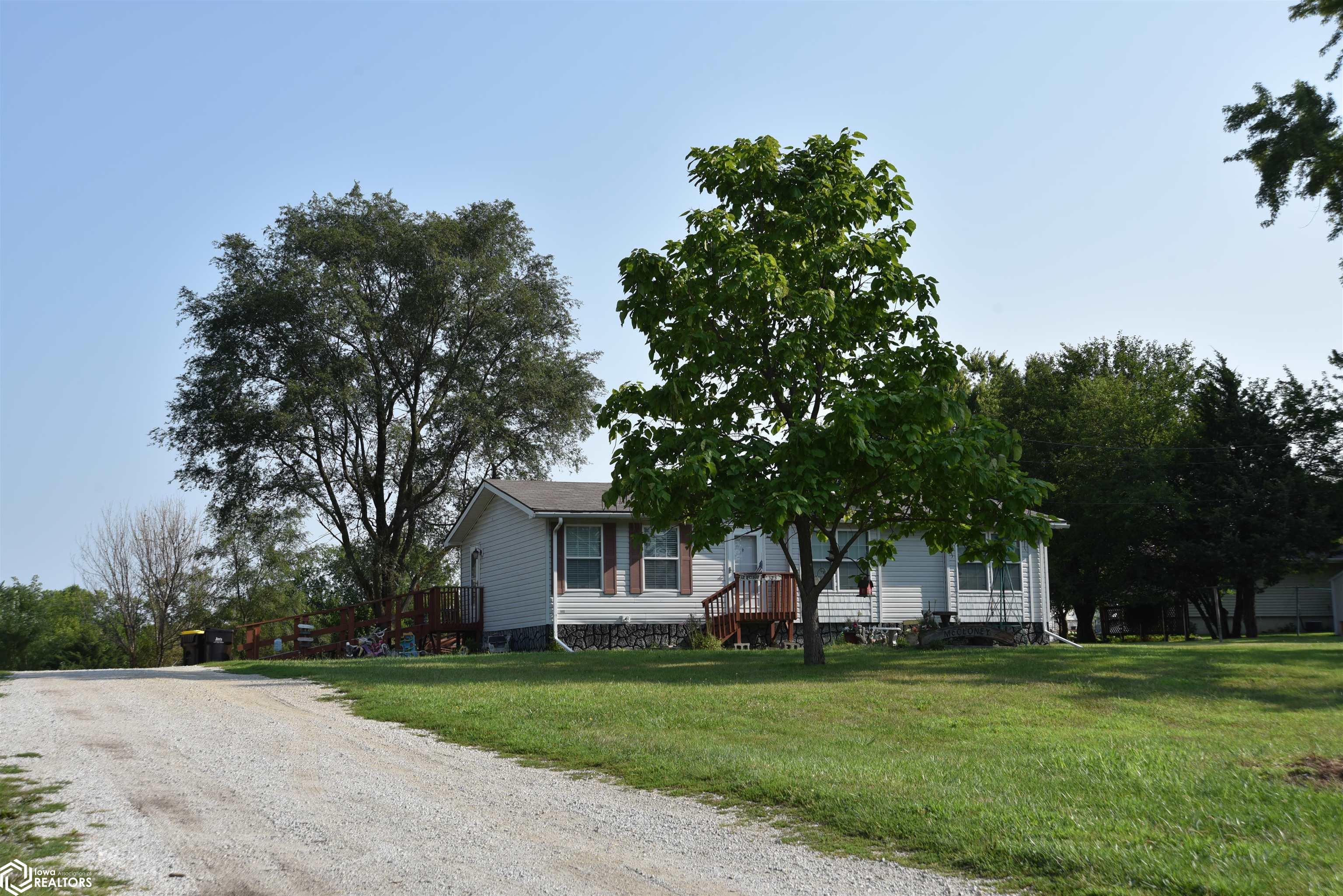 Logan St, Osceola, IA 50213