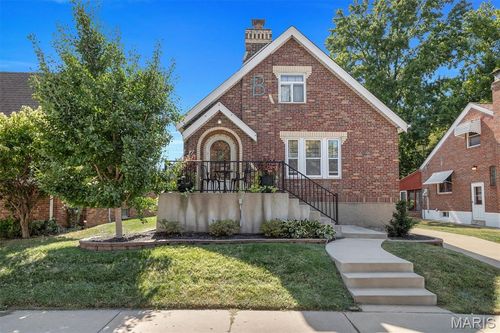 4704 Stone Ave, Saint Louis, MO, 63123-5842 | Card Image