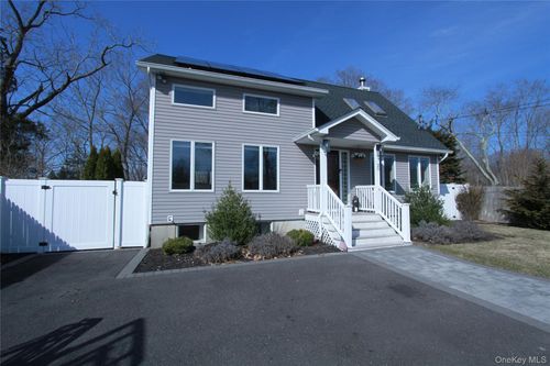 20 Lincoln Blvd, East Moriches, NY, 11940-1221 | Card Image