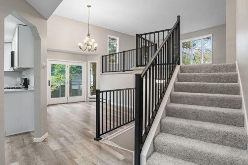 6298 Upper 46th St N, Oakdale, MN, 55128-2420 | Card Image