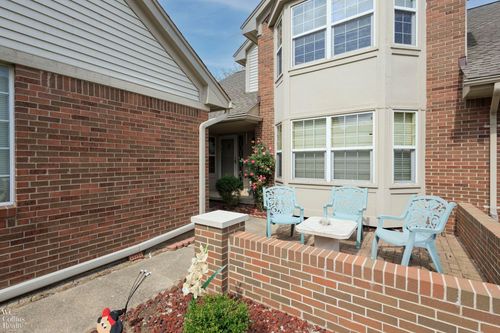 15746 Golfview Dr, Riverview, MI, 48193 | Card Image