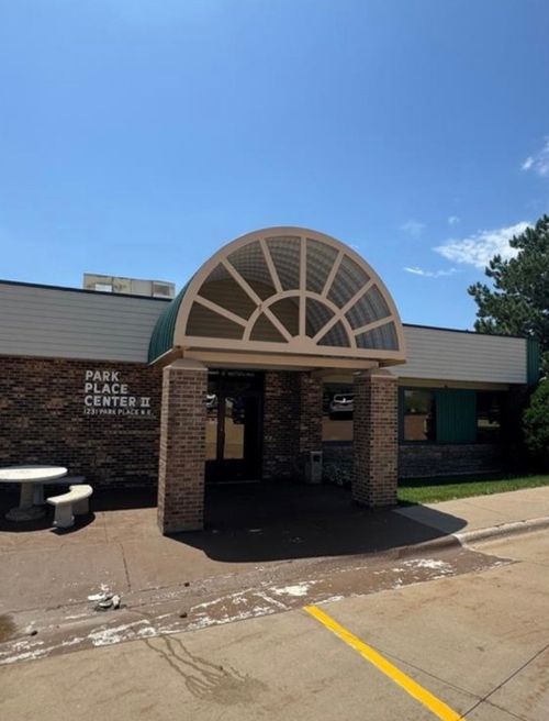 ste-f-1231 Park Pl Ne, Cedar Rapids, IA, 52402-2015 | Card Image