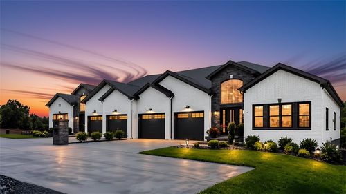 2726 Clay Pike, North Huntingdon, PA, 15642-3016 | Card Image