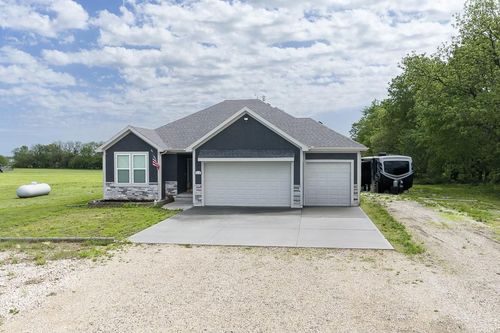 20196 207th St, Tonganoxie, KS, 66086-4118 | Card Image