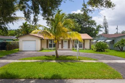 5440 Lincoln St, House other with 3 bedrooms, 2 bathrooms and null parking in Hollywood FL | Image 3