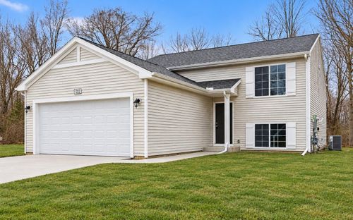 201 Bedford Falls Dr, Sparta, MI, 49345 | Card Image