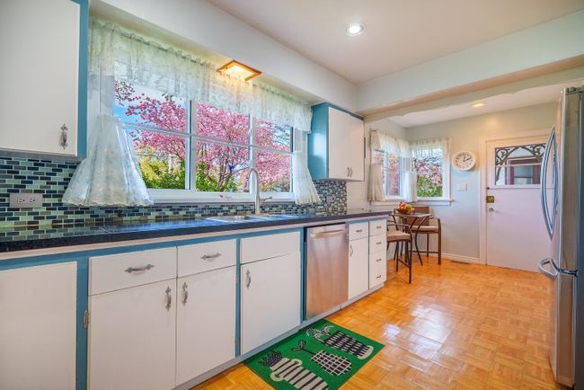 301 Third Street, House other with 4 bedrooms, 2 bathrooms and 2 parking in New Westminster BC | Image 11