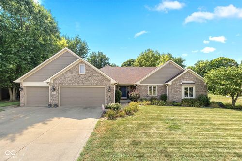 612 Shakespeare Dr, Avon, IN, 46123-8108 | Card Image