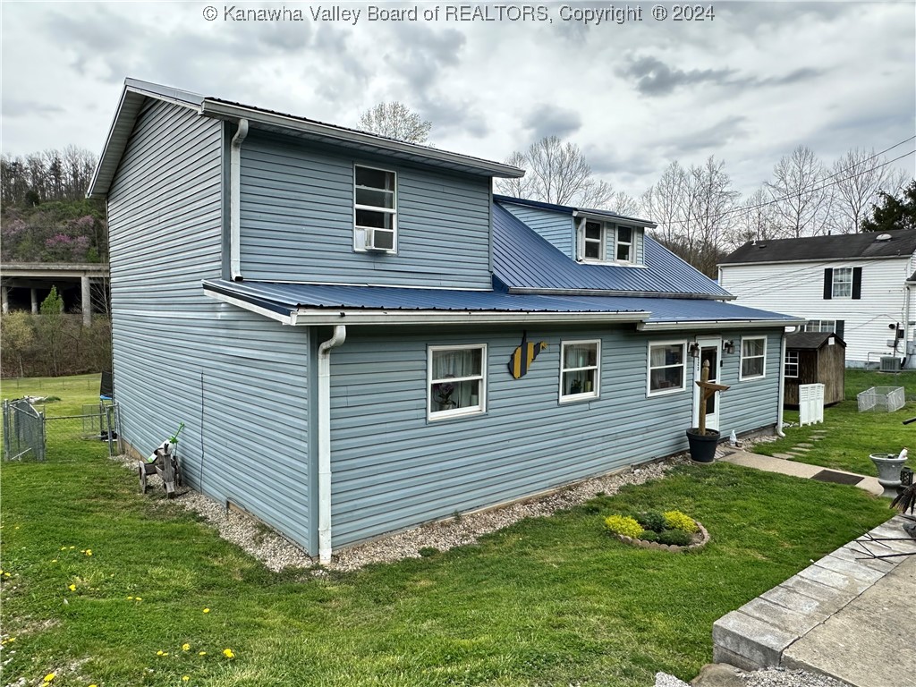 Easter Rd, Nitro, WV 25143
