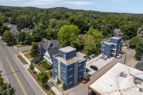 918 W Front St, Traverse City, MI, 49684-3312 | Card Image