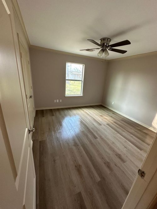 209 6th Street, Dobbin, TX, 77333 | Card Image