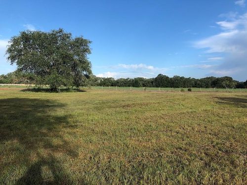 1 Pvt 1671, Hallettsville, TX, 77964 | Card Image