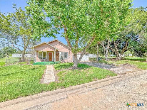 810 N Avenue H, Shiner, TX, 77984-6296 | Card Image