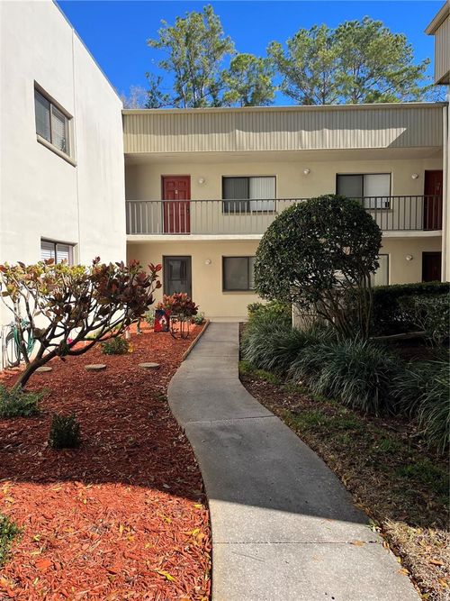 226-3300 Fox Chase Cir N, PALM HARBOR, FL, 34683-2334 | Card Image