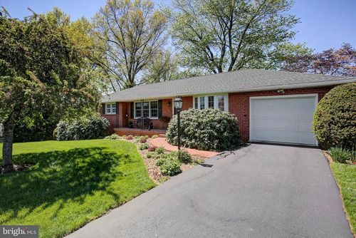 770 Joy Dr, GREENCASTLE, PA, 17225-9437 | Card Image